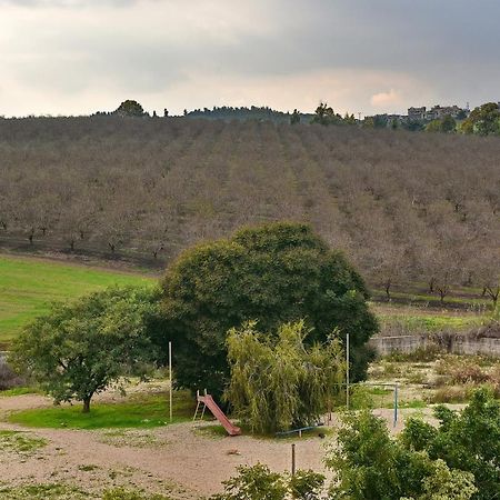 Pearl Of The Valley Hotel Kfar Tavor Esterno foto