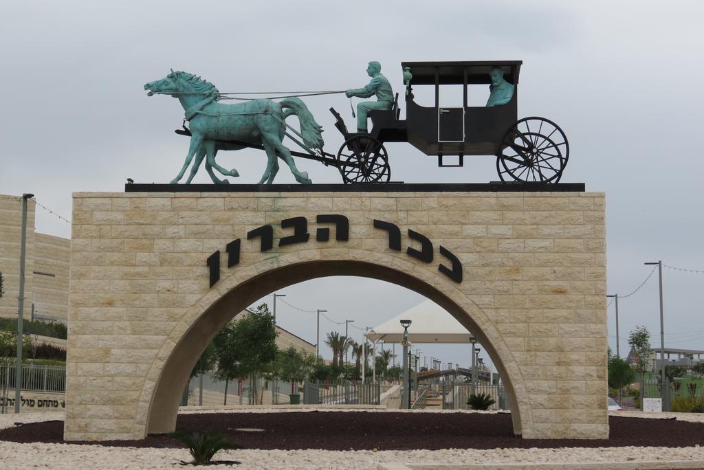 Pearl Of The Valley Hotel Kfar Tavor Esterno foto