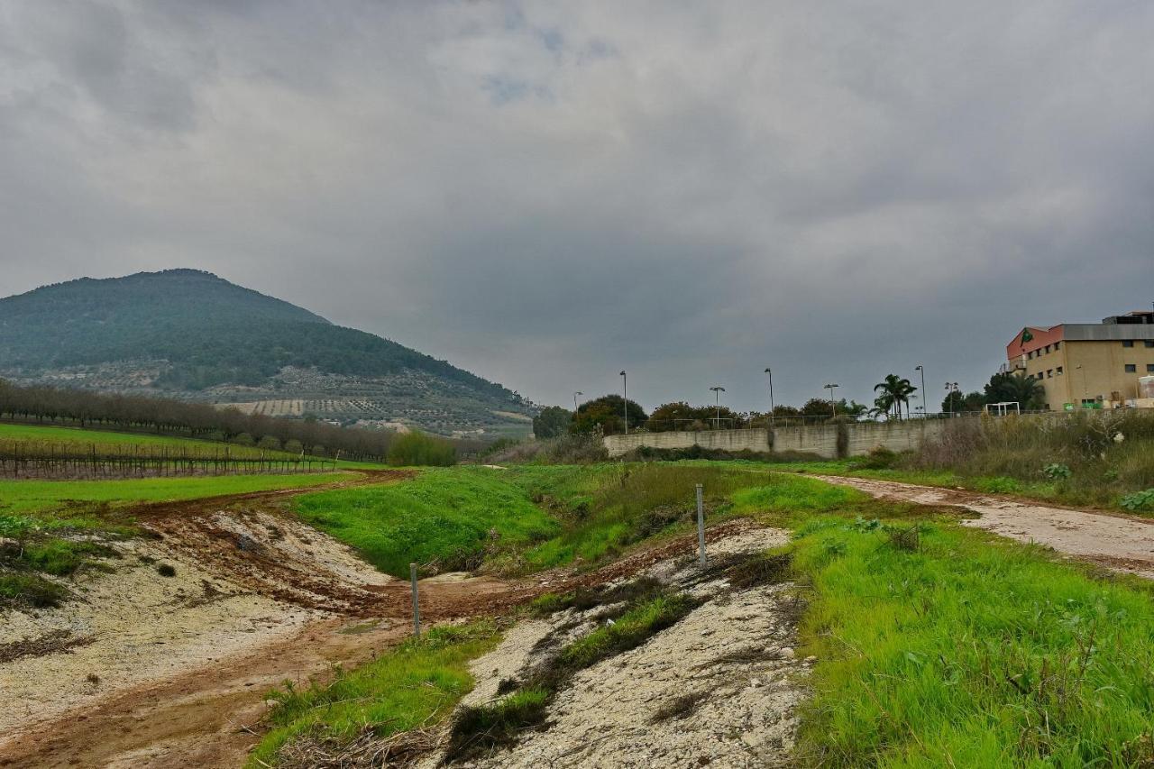 Pearl Of The Valley Hotel Kfar Tavor Esterno foto