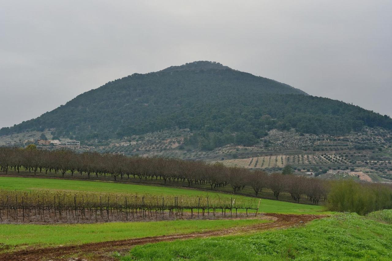 Pearl Of The Valley Hotel Kfar Tavor Esterno foto