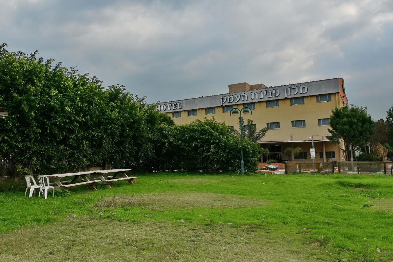 Pearl Of The Valley Hotel Kfar Tavor Esterno foto