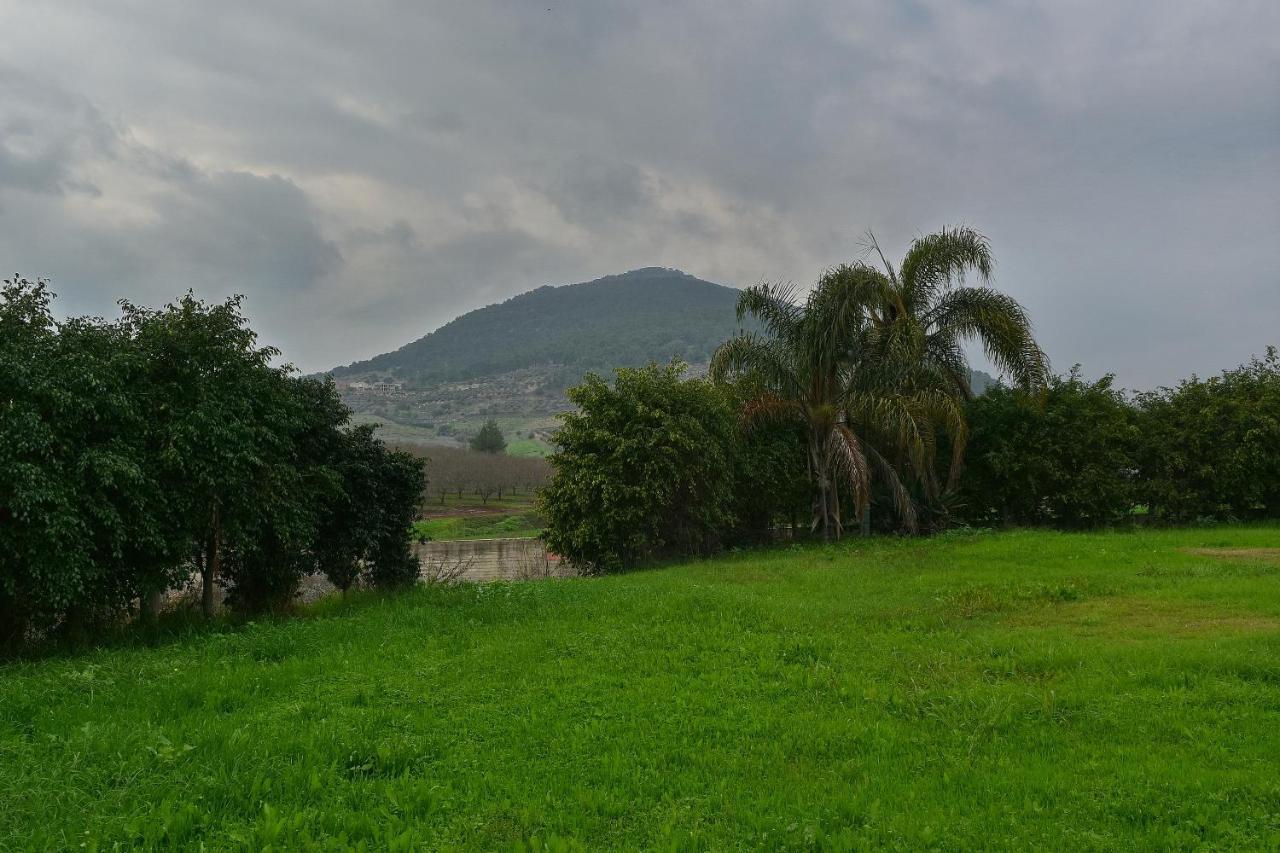 Pearl Of The Valley Hotel Kfar Tavor Esterno foto