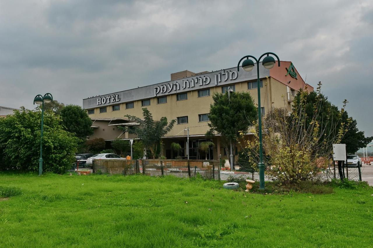 Pearl Of The Valley Hotel Kfar Tavor Esterno foto