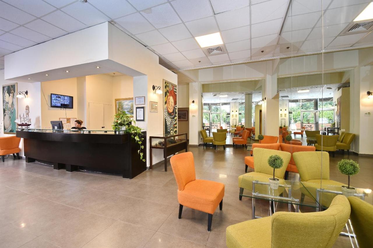 Pearl Of The Valley Hotel Kfar Tavor Esterno foto
