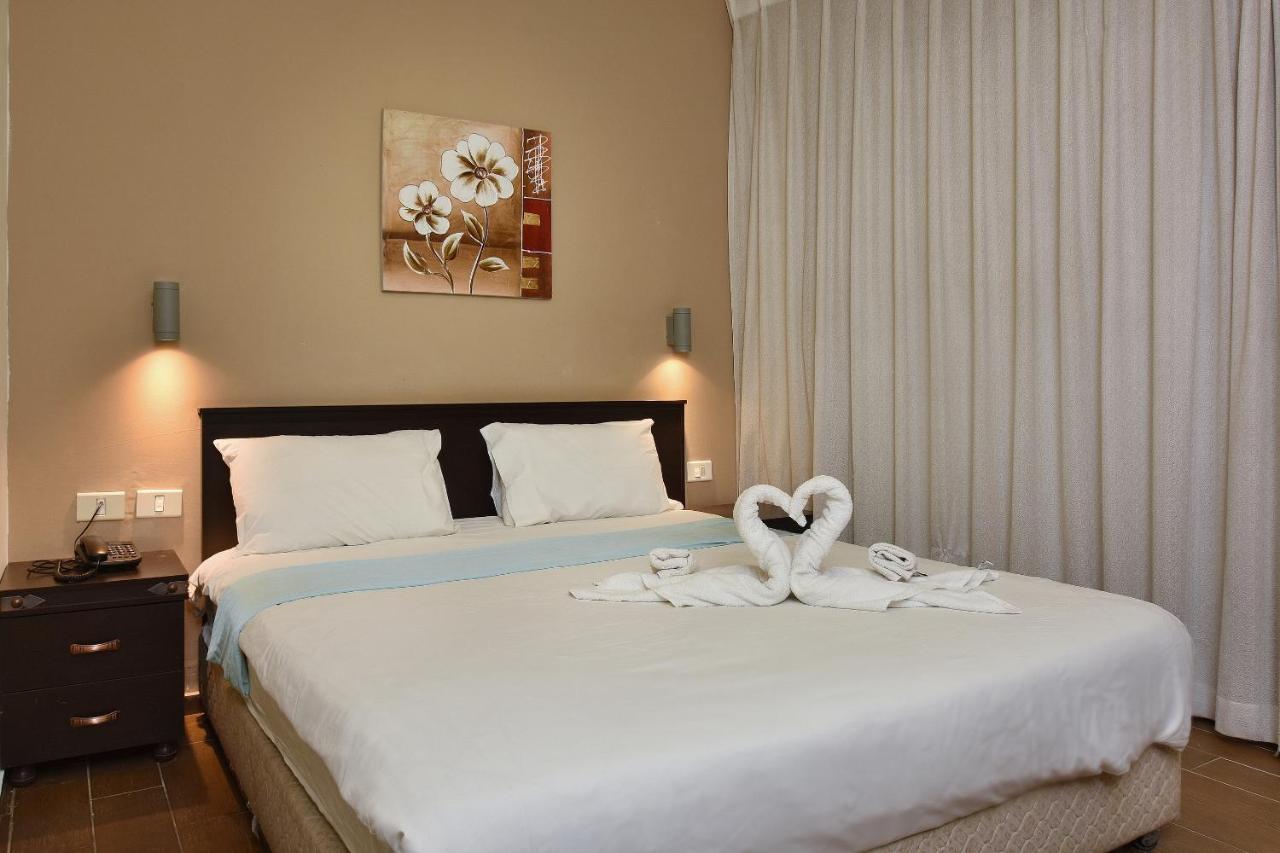 Pearl Of The Valley Hotel Kfar Tavor Esterno foto