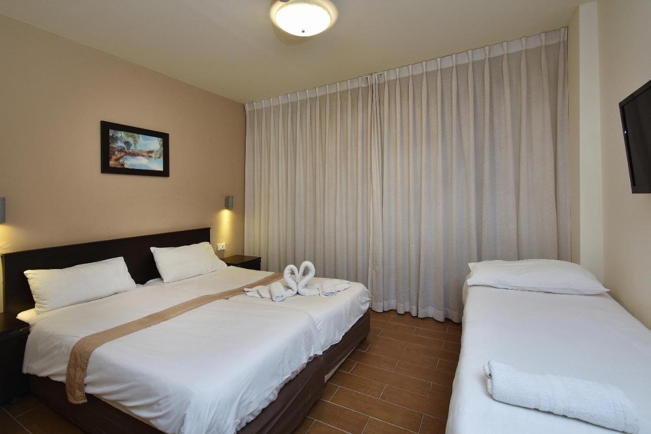 Pearl Of The Valley Hotel Kfar Tavor Esterno foto