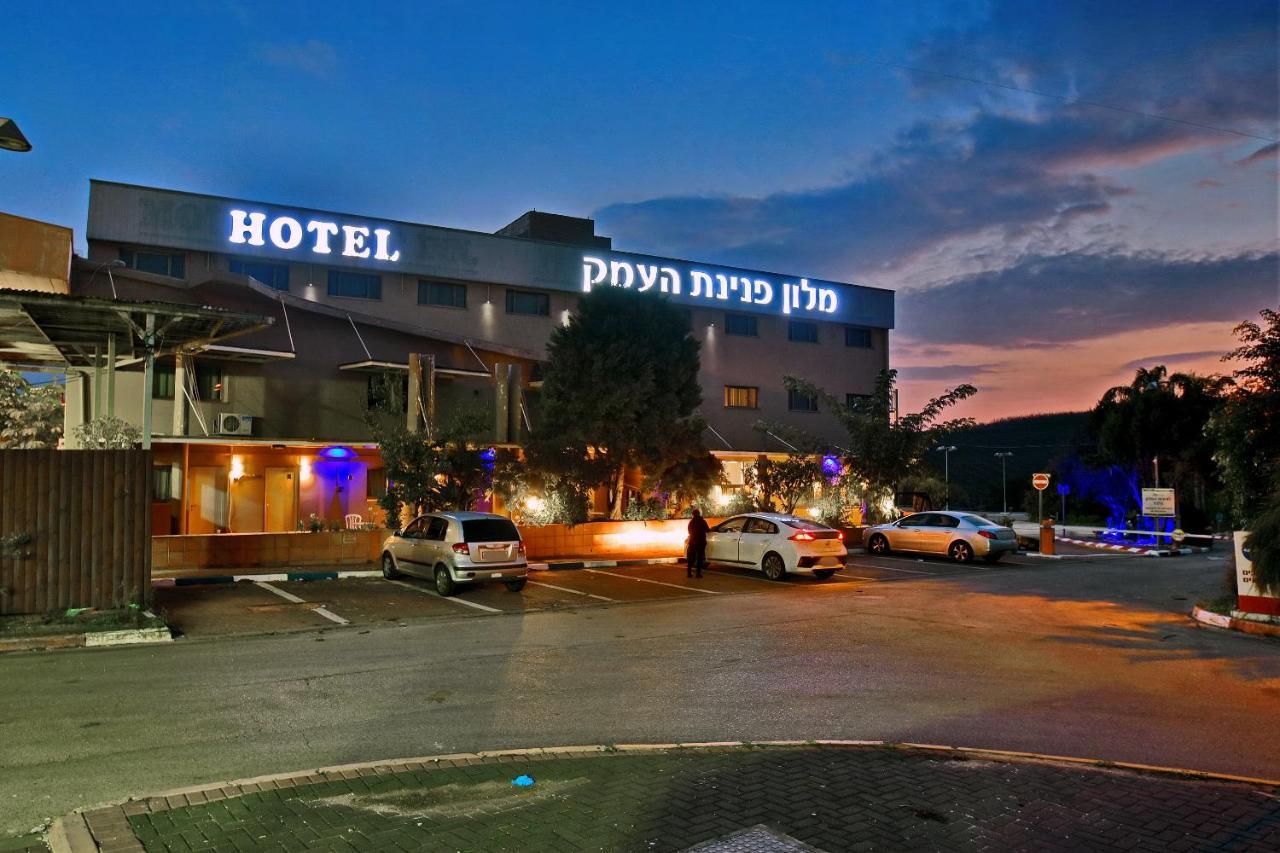 Pearl Of The Valley Hotel Kfar Tavor Esterno foto