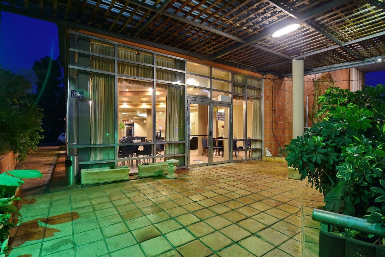 Pearl Of The Valley Hotel Kfar Tavor Esterno foto